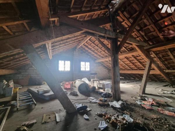 AVANNE-AVENEY (25) IMMEUBLE LE LONG DE LA VELOROUTE