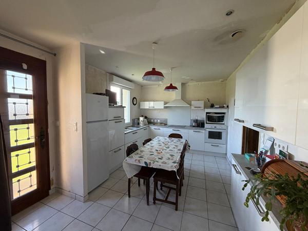 Pavillon sur Sous-sol proche centre ville de Baugé !