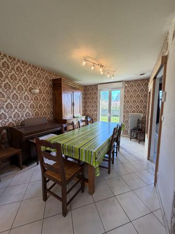 Pavillon sur Sous-sol proche centre ville de Baugé !