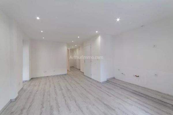 Vente                                                      Appartement
                        
                     2 pièces                      42 m2                     à Villers-le-Lac