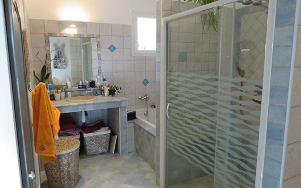 Maison à vendre    5 pièces •  Aramon