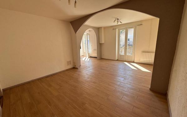 Appartement à louer    4 pièces •  Le Martinet