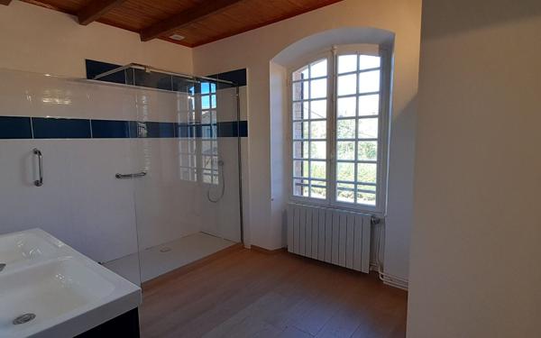 Maison à louer    4 pièces •  Esparron