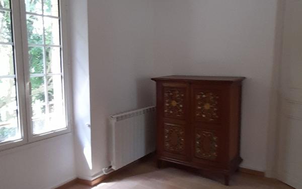 Maison à louer    4 pièces •  Esparron