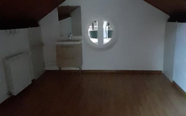 Maison à louer    4 pièces •  Esparron