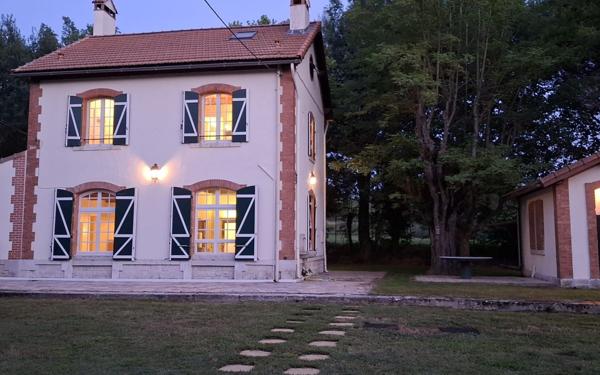 Maison à louer    4 pièces •  Esparron