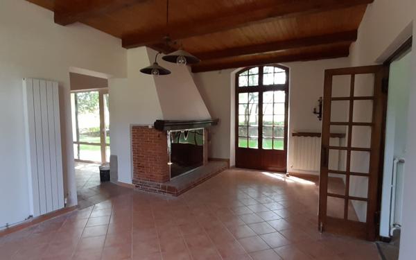 Maison à louer    4 pièces •  Esparron