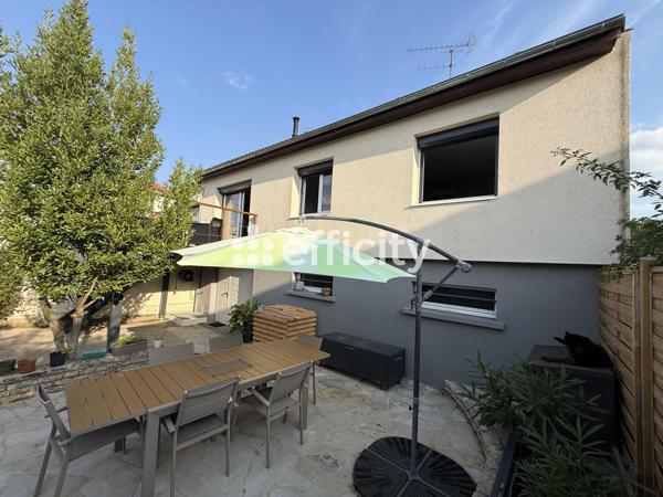 Maison
         5 pièces
        - 110 m² Exclusivité 355 000 € *