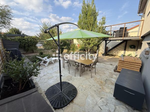Maison
         5 pièces
        - 110 m² Exclusivité 355 000 € *