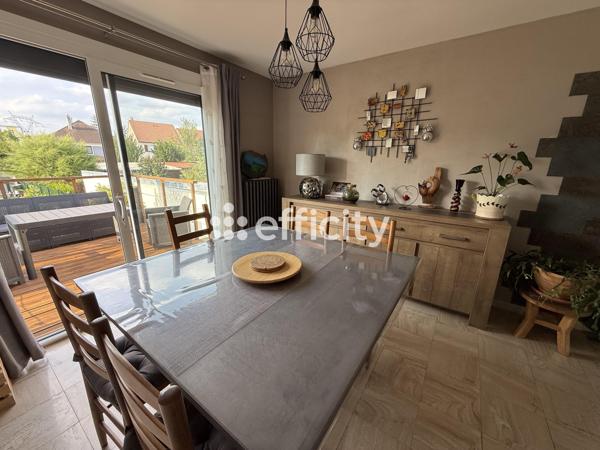 Maison
         5 pièces
        - 110 m² Exclusivité 355 000 € *
