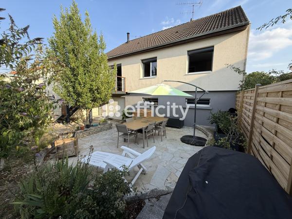 Maison
         5 pièces
        - 110 m² Exclusivité 355 000 € *
