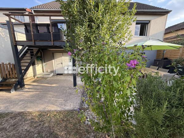 Maison
         5 pièces
        - 110 m² Exclusivité 355 000 € *