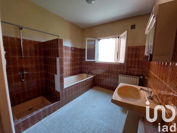 Maison 5 pièces de 114 m² à Nieuil (16270)