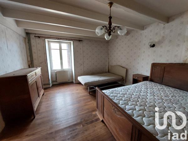 Maison 5 pièces de 114 m² à Nieuil (16270)