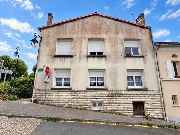 MONTENDRE CENTRE VILLE IMMEUBLE DE RAPPORT Montendre (17130)