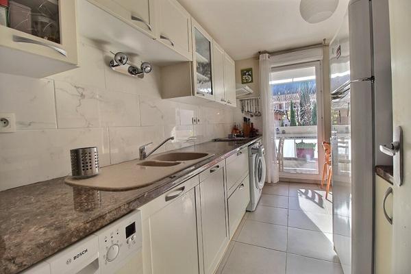 MARSEILLE 13 - APPARTEMENT 3 CHAMBRES - AU CALME - TERRASSE- ASCENSEUR -