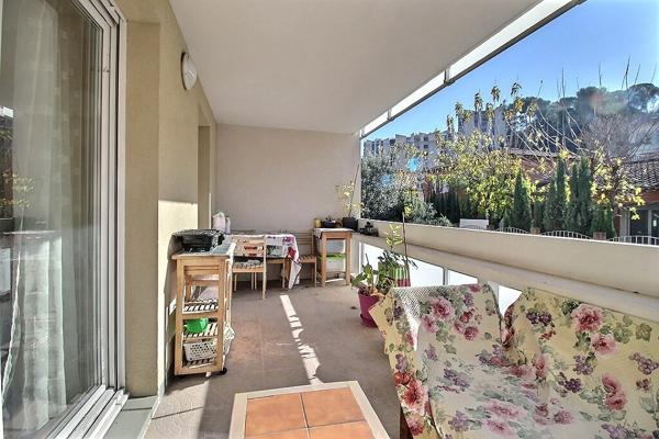 MARSEILLE 13 - APPARTEMENT 3 CHAMBRES - AU CALME - TERRASSE- ASCENSEUR -