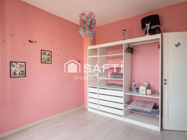 MAISON FAMILIALE LUMINEUSE AVEC DEPENDANCE ET SOUS SOL TOTAL