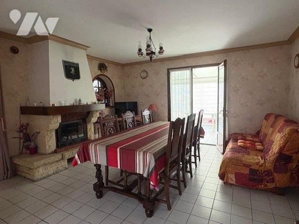 Maison traditionnelle de bonne construction, fonctionnelle et agréable à vivre, offrant une vie...