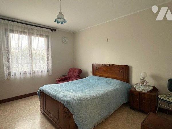 Maison traditionnelle de bonne construction, fonctionnelle et agréable à vivre, offrant une vie...