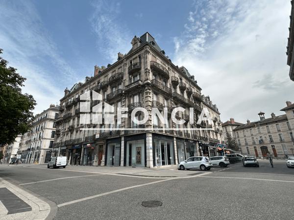 Location Appartement 4 pièces 114.38 m² - 11 BIS PLACE VICTOR HUGO Grenoble 38000