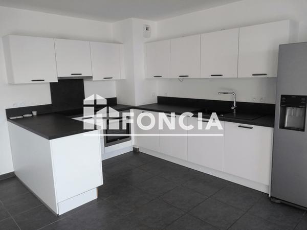 Location Appartement 3 pièces 66.85 m² - 74 RUE DE VERSOIX Ferney Voltaire 01210