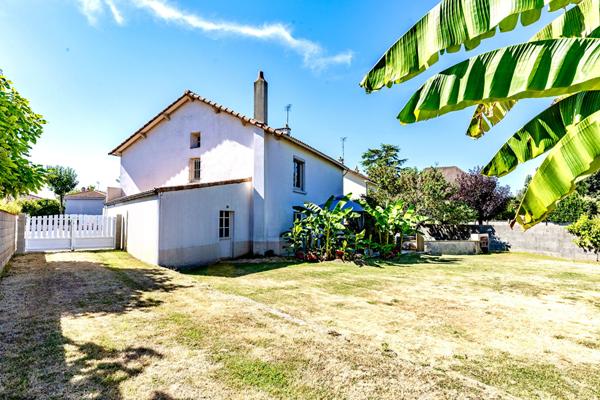 Maison plein centre L'Herbergement