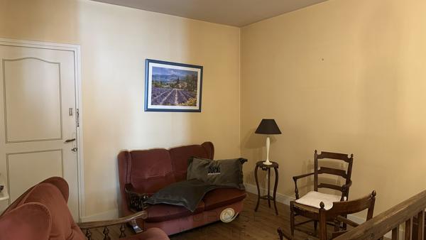Maison à pied des commerces .