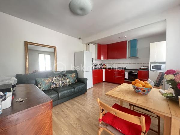 MAISON ENTIÈREMENT RÉNOVÉE AVEC JARDIN , POTENTIEL D'AGRANDISSEMENT/ MÉTRO GRAND PARIS EXPRESS LIGNE 15 À VENIR / ISOLATION INTERIEUR EXTERIEUR 2017.
Sherline SOLAGE vous propose une charmante maison individuelle de 35 m² habitable , surface totale 44 m²située dans un environnement calme et recherchée de Cachan .
Se compose comme suit: Un séjour , une cuisine ouverte , une chambre , une salle d'eau avec WC .
UNE CAVE DE 9m parfait pour vos stockages .

LE + du bien : Un beau jardin  ensoleillé , maison en parfait état aucun travaux à venir , belle hauteur sous plafond , volume optimisés , SECTEUR RECHERCHÉ PROCHE DES TRANSPORTS COMMERCES ET ÉCOLES .