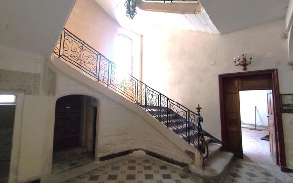 Maison à vendre    9 pièces •  Roquemaure