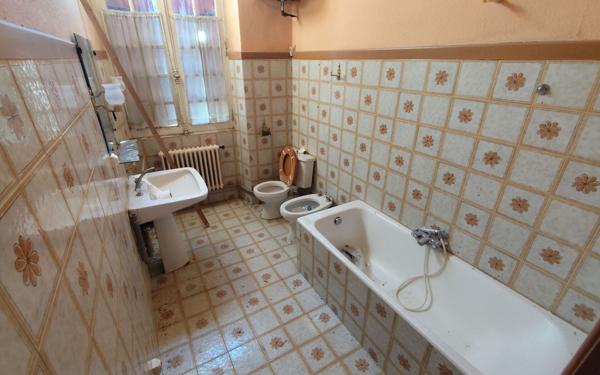 Maison à vendre    9 pièces •  Roquemaure