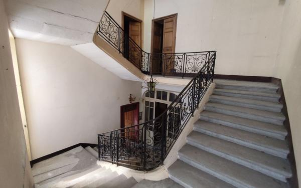 Maison à vendre    9 pièces •  Roquemaure