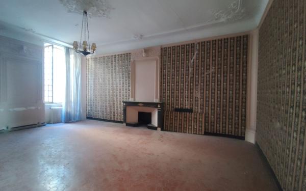 Maison à vendre    9 pièces •  Roquemaure