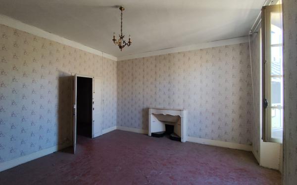 Maison à vendre    9 pièces •  Roquemaure