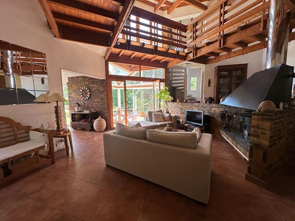 Maison d'architecte en bordure de forêt, proche centre-ville, Calme absolu, 6 CHAMBRES.
