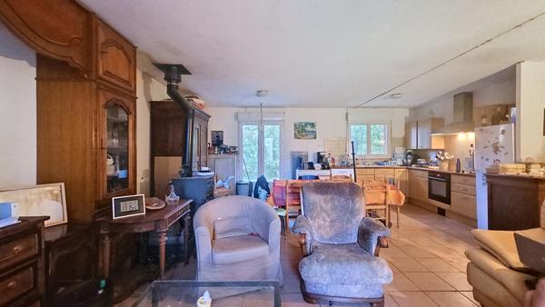 Maison avec jardin vendue louée, avec travaux à prévoir