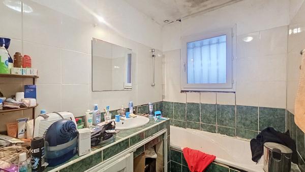 Maison avec jardin vendue louée, avec travaux à prévoir