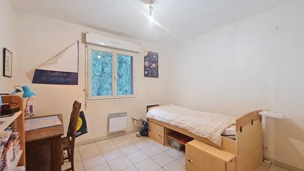 Maison avec jardin vendue louée, avec travaux à prévoir