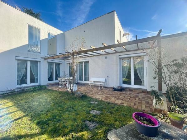 Saint-Michel-sur-Orge - Maison Familiale de type F6 - Résidence Villagexpo - 134 M2 HAB - 4 CHAMBRES