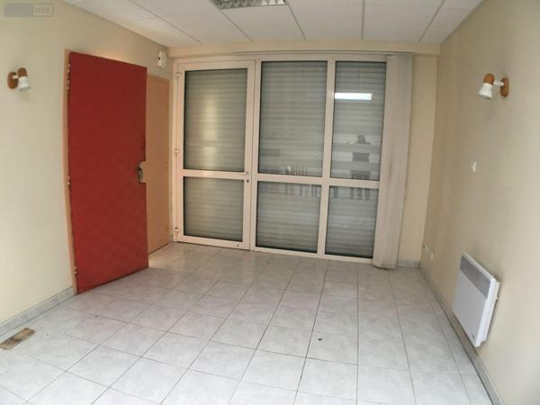 Local Professionnel et commercial à vendre à Ducey-les-Chéris dans la Manche (50220), ref : 12541/1855