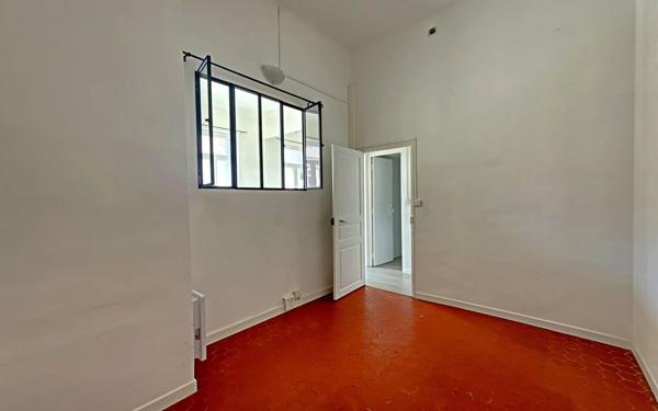 Appartement à vendre    2 pièces • 37,26 m2 Marseille 10