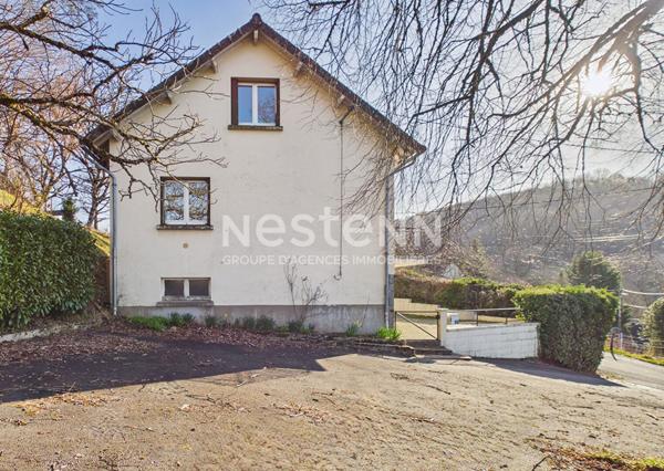 A 10 minutes du centre d'Aurillac, à vendre à Naucelles Maison de type 5 de 126 m² avec garage et terrasse.