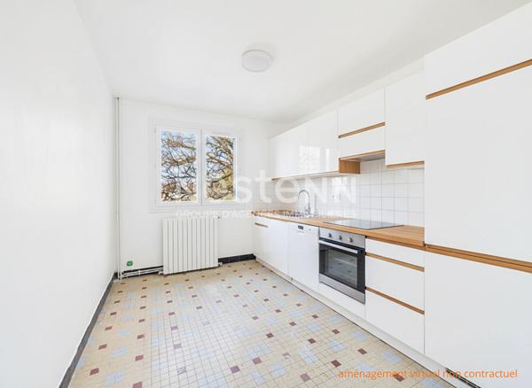 A 10 minutes du centre d'Aurillac, à vendre à Naucelles Maison de type 5 de 126 m² avec garage et terrasse.