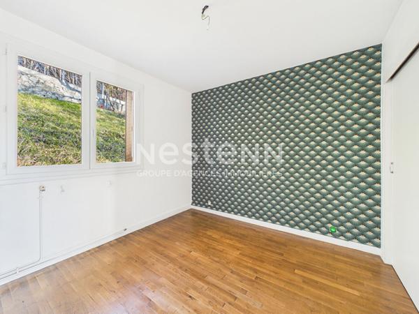 A 10 minutes du centre d'Aurillac, à vendre à Naucelles Maison de type 5 de 126 m² avec garage et terrasse.