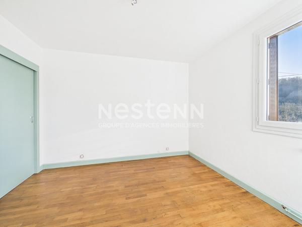 A 10 minutes du centre d'Aurillac, à vendre à Naucelles Maison de type 5 de 126 m² avec garage et terrasse.