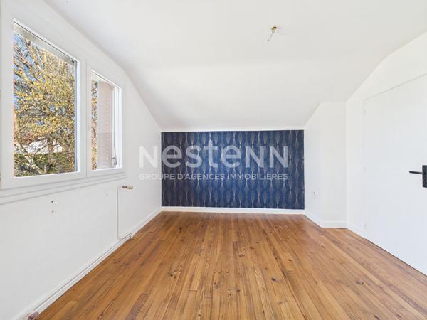 A 10 minutes du centre d'Aurillac, à vendre à Naucelles Maison de type 5 de 126 m² avec garage et terrasse.