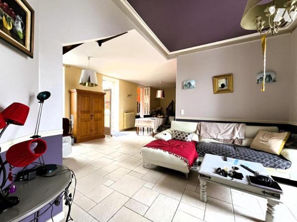 PAIMBOEUF, sur les quais, maison rénovée aux beaux volumes