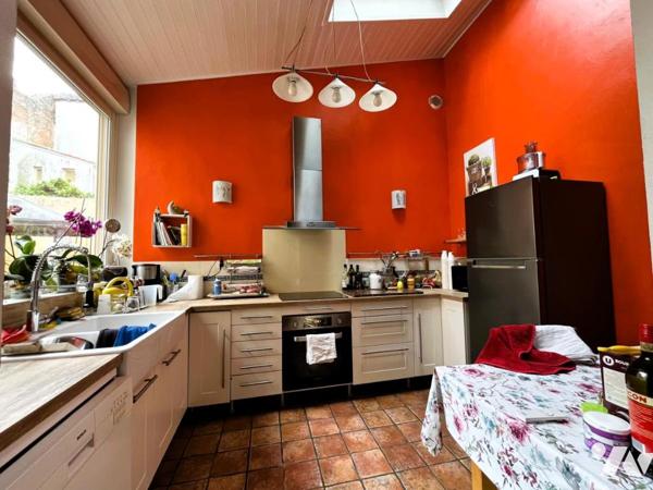 PAIMBOEUF, sur les quais, maison rénovée aux beaux volumes