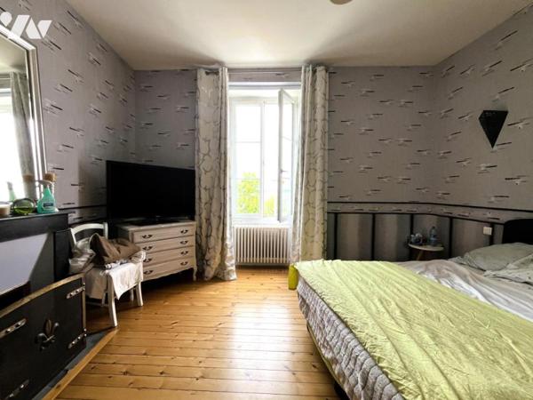 PAIMBOEUF, sur les quais, maison rénovée aux beaux volumes