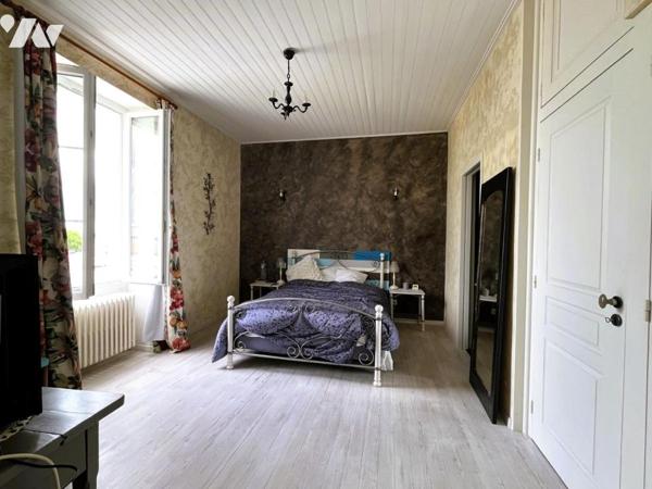 PAIMBOEUF, sur les quais, maison rénovée aux beaux volumes